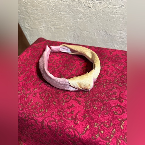 Headband NEW lavender and gold, beautiful knot with patterned silk-like fabric - Picture 2 of 7